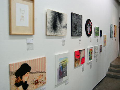 場内には108点の入選作品が並ぶ