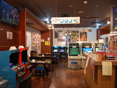 19台のゲーム機を置く「ゲームセンターワタナベ」コーナー