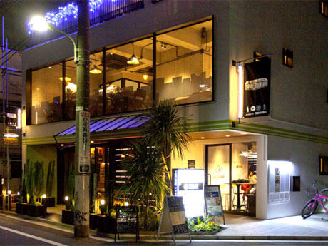 1階・2階の2フロアとなる「TOWER DINING恵比寿店」の外観