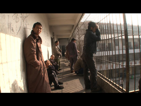 精神病院に暮らす人たちの姿を捉えた「収容病棟」より &copy;Wang Bing and Y. Production