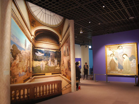 リヨン美術館に飾られている壁画など約100点を展示する場内