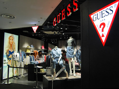 黒を基調にした店舗