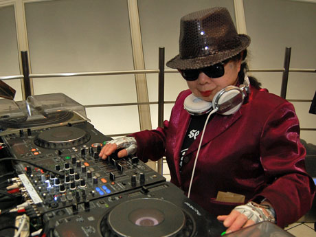 「DJおばあちゃん」DJ SUMIROCKこと岩室純子さん