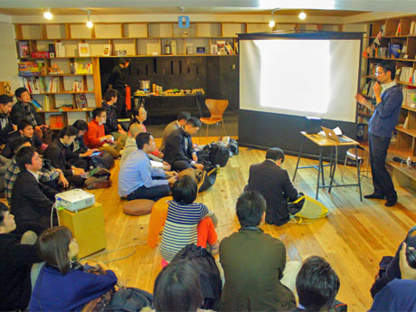 当日はイベント主催者をゲストスピーカーとして招く。写真は前回開催時の様子