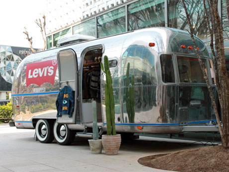 1970年代のエアストリームを活用した店舗