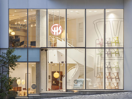 神宮前3丁目交差点に面した店舗外観