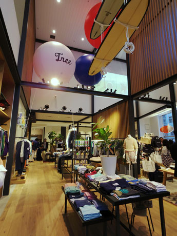 1950年代カリフォルニアの初期モダニズム建築「ケーススタディハウス」からインスパイアした店内