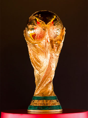 来日するFIFA ワールドカップのトロフィー
