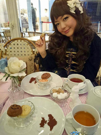 スコーンや紅茶などで「お茶会」ができる