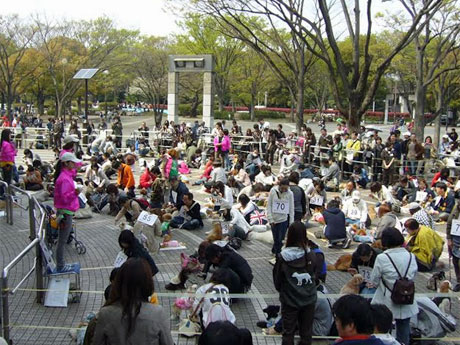 2分間の「お座り」「待て」に挑戦する「ザ☆スーパーシット」も開催。写真は昨年の様子