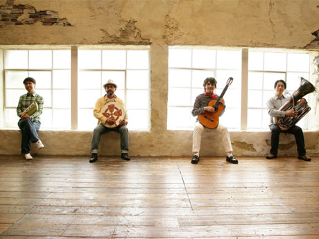 今年で結成20周年を迎える栗コーダカルテット