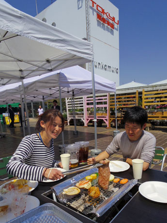 東急本店屋上に限定オープンしたバーベキューテラス