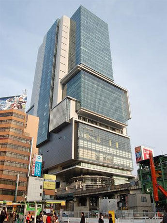 4月26日で開業2周年を迎える渋谷ヒカリエ