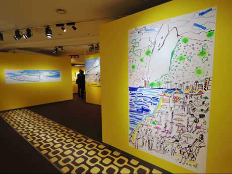 リオ出身のイラストレーター、フィリッペ・ジャルジンさんの作品を展示する場内