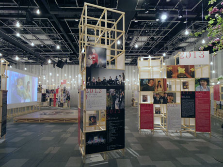 99号全誌や誌面の写真やインタビューを一部抜粋して展示する場内