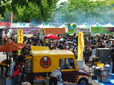 メキシコやブラジル、キューバ、アルゼンチンなどの料理を提供するブースが出展する（写真は昨年の様子）