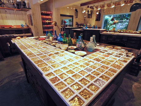 約2000種のアクセサリーパーツを扱う店内