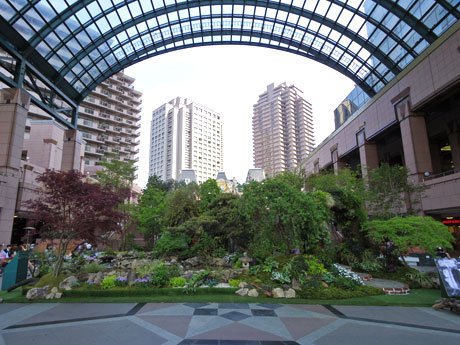 センター広場に設置した「ドリームガーデン」