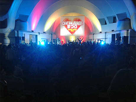 ステージには沖縄出身のアーティストたちが登場する（写真は昨年の様子）