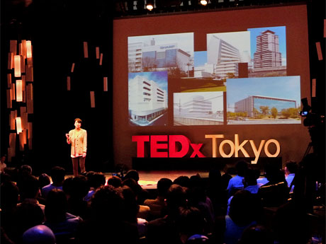 「TEDｘTokyo2013」のネットイヤーグループ石黒不二代社長のプレゼンの様子&copy;Copyright All rights reserved by TedxTokyo2013