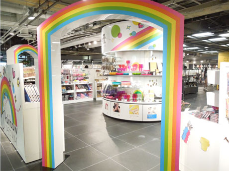 「レインボースペクトラム」ポップアップショップの様子