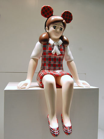 パルコオリジナルの「窓辺のフチ子」（全長１メートル）