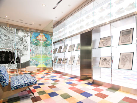 新作を含む20点以上の作品が並ぶ店内