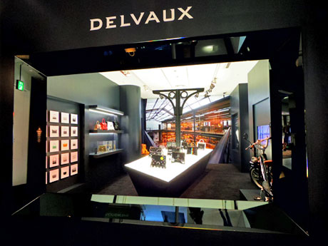 シグネチャーバッグ「ブリヨン」のスペシャルエディション9点（中央）などが並ぶ場内