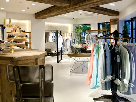 アイリッシュパブをイメージした店舗。シャツ購入者にはイールを無償提供するサービスも