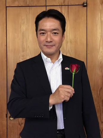 審査員として来場する尾崎正直高知県知事