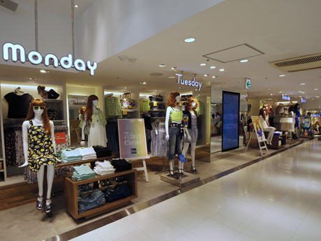 曜日別にトータるコーディネートを提案する「7days clset」