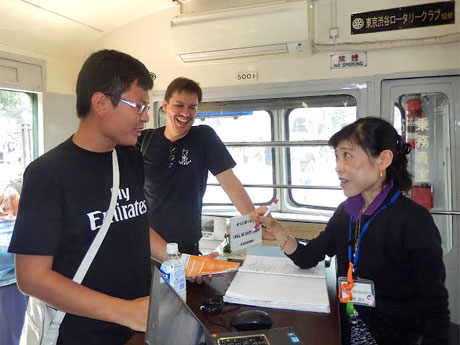 1年で3万5000人以上が利用したという青ガエルの観光案内所