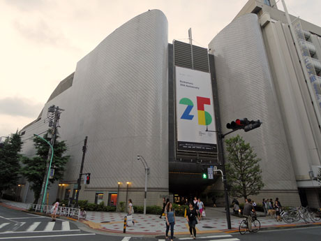 今年開館25周年を迎えたBunkamuraの外観