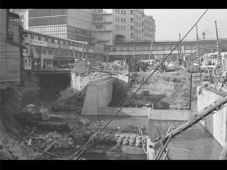 1961（昭和36）年に撮影された渋谷川暗渠（あんきょ）工事の写真