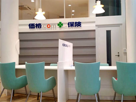 2ブースの相談カウンターを設ける店内