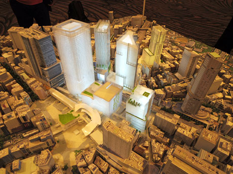 初めて公開された1/500スケールの模型。1日から渋谷ヒカリエ11階スカイロビーで一般公開