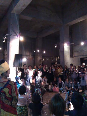 フード提供や物販、音楽ライブなどを行う。写真は前回開催時の様子