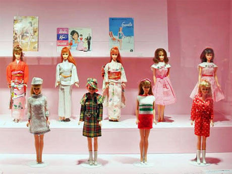 場内には約250体のドールを展示する