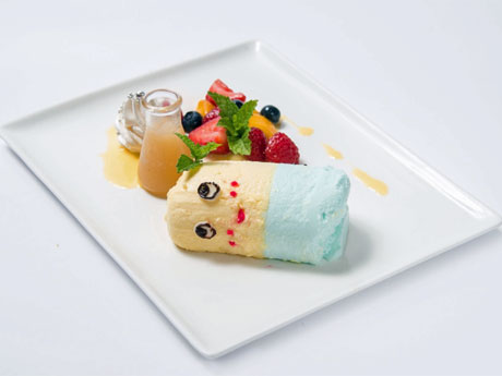 「イリュージョン」をイメージしたムースで作るふなっしーにデザートソース（梨汁）を添える「イリュージョンムース」（1,382円）&copy;ふなっしー