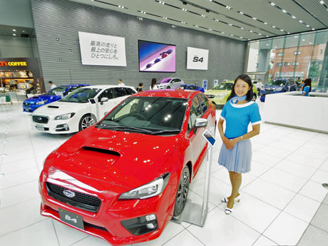 女性スタッフ「スバルスターズ」が来客対応する「スタースクエア」