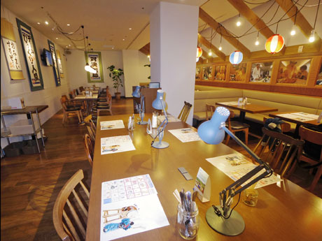 番組内で登場したシーンのパネルなどを掲出する店内