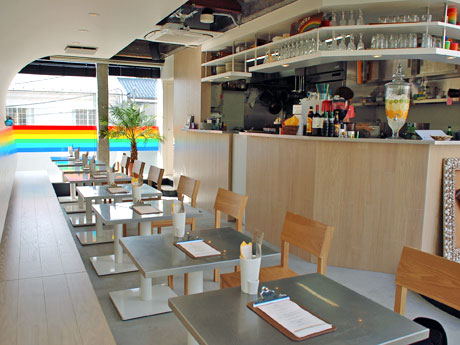 3周年を迎える「レインボーパンケーキ」店内