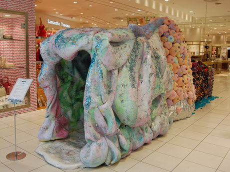 館内外随所にアート作品が展示される（写真は昨年の様子）