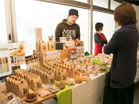 新米や加工食品などを販売するマルシェ（写真は昨年の様子）