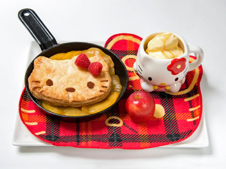 リボンをフランボワーズで表現するハローキティの顔をかたどったアップルパイ（1,706円）