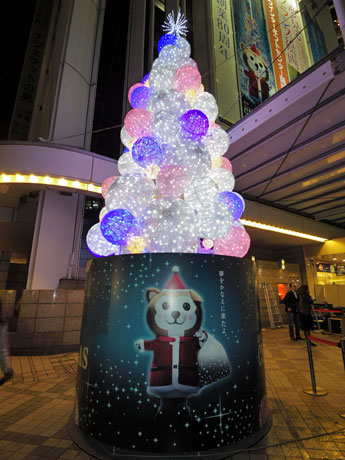 高さy九6メートルのクリスマスツリー