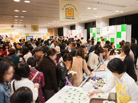 チーズの試食やレシピ紹介などを実施する（写真は昨年の様子