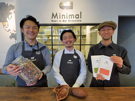 （左から）取締役の田淵康佑さん、山下貴嗣社長、エンジニアリングディレクター朝日将人さん