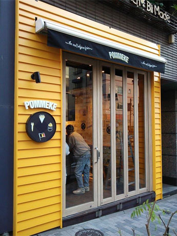 オープンに向け準備が進む店舗外観