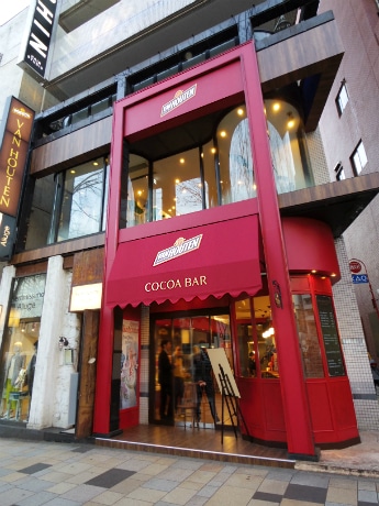 表参道沿いの店舗外観